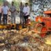 जप्त केलेल्या ५८ लाखाच्या दारूसाठ्यावर पोलिसांनी चालवला बुलडोजर