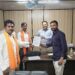 स्थानिकांना रोजगार द्या; ट्रक चालकांना पुन्हा सेवेत घ्या – युवासेनेची आरो माइनिंगला मागणी