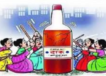 दौंडच्या गोपाळवाडीत बेकायदेशीर दारू अड्ड्यावर पोलिसांचा छापा: