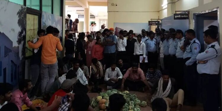 वसतीगृहातील निकृष्ट भोजनाविरोधात विद्यार्थ्यांचा एल्गार