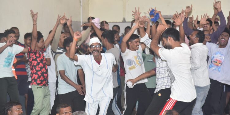 कारागृहात गाण्याच्या तालावर थिरकली पाऊले, सांस्कृतिक कार्यक्रमाने बंदिवानांमध्ये सकारात्मक ऊर्जा