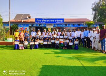 शालेय जीवनामध्ये सुंदर हस्ताक्षर महत्त्वपूर्ण : राहुल चातुर मराठी भाषा गौरव दिनानिमित्त हस्ताक्षर स्पर्धेचे प्रमाणपत्र वितरण