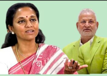 महाराष्ट्र शासनाला भिकारी म्हणणाऱ्या कृषिमंत्र्यांना नारळ देण्याऐवजी राज्याचे दूसरे महत्वाचे खाते बक्षीस म्हणून देण्यात आले यासारखा दुसरा विनोद नाही.