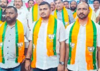 शिवसेना पोलादपूर तालुका समन्वयक सुदेश उतेकर यांनी हाती घेतले कमळ.