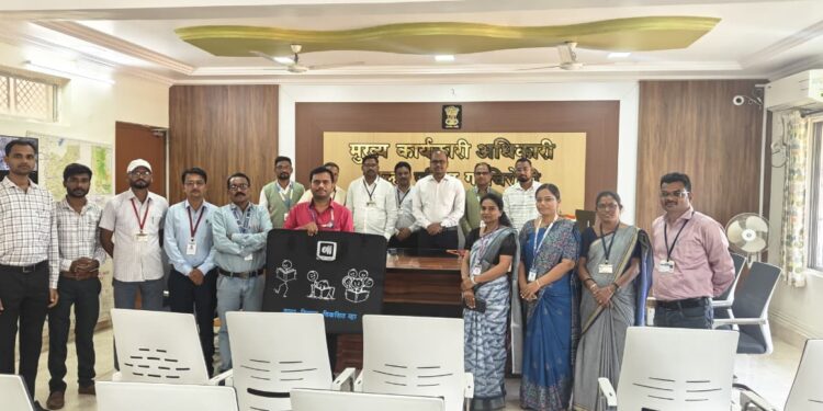 जिल्ह्यातील उपक्रमशील शिक्षकांचा सीईओ सुहास गाडे यांच्या हस्ते गौरव