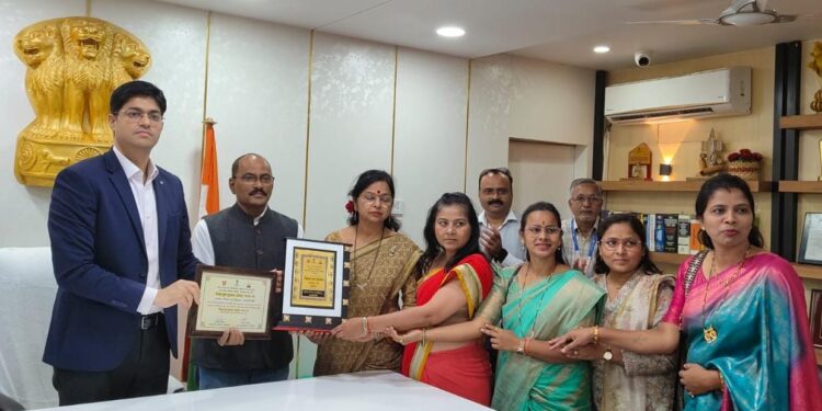 राष्ट्रीय युवा दिनी जिल्हा युवा पुरस्कारांचे वितरण; समाजहितासाठी कार्य करणाऱ्या युवक-युवती व संस्थांचा गौरव
