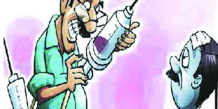 मुन्नाभाईंचा सुळसुळाट; साक्रीत झोलाछाप डॉक्टरांमुळे रुग्णांचे जीव धोक्यात, आरोग्य विभागावर प्रश्नचिन्ह