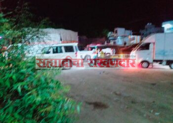 बीड जिल्ह्यात अभूतपूर्व पेट्रोल-डिझेल टंचाई; पंपांवर किलोमीटरच्या रांगा, जनजीवन विस्कळीत