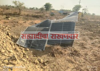 अवकाळी वादळी वाऱ्यामुळे शेतकऱ्यांचे लाखो रुपयांचे नुकसान  6 महिन्यांपूर्वी बसवलेले सौर ऊर्जा पॅनल उडाले