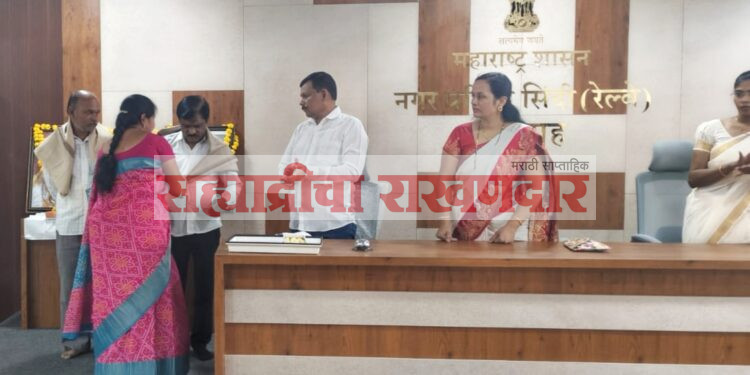 कामगार दिनी पालिकेचे दोन कर्मचारी सन्मानित बांधकाम सभापती ममता बोंगाडे यांचा पुढाकार