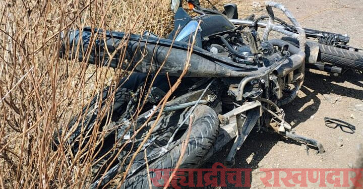 भरधाव अज्ञात ट्रकची दुचाकी व टाटा मॅजिकला धडक; दोघांचा जागीच मृत्यू, चालक फरार
