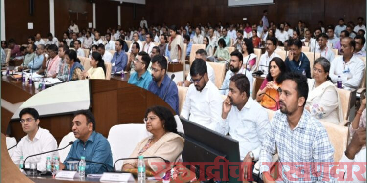 नागरिकांपर्यंत स्वतः पोहोचून योजनांचा लाभ द्या आणि प्रक्रिया सुलभ करा : मुख्य सचिव राजेश अग्रवाल