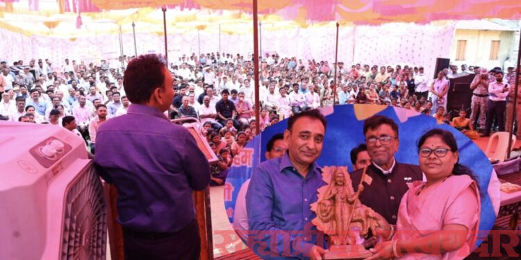 प्रशासनाने ‘रेग्युलेटरी’ नव्हे तर ‘डेव्हलपमेंट मोड’मध्ये काम करावे; प्रत्येक घरापर्यंत योजनांचा लाभ पोहोचविणार