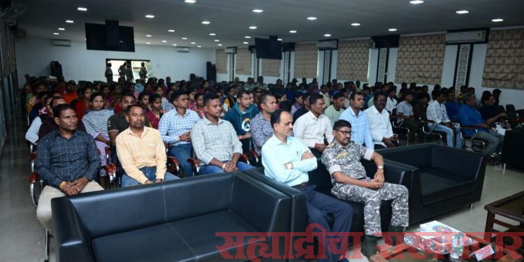 बंदुका सोडल्या, नव्या आयुष्याची वाट धरली! 50 आत्मसमर्पित माओवाद्यांची सुरक्षित घरवापसी