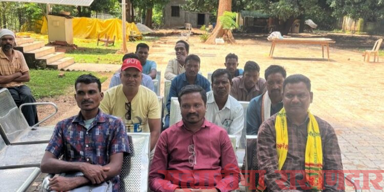 “आमच्या मुलींना शाळा मिळवून द्या हो !” आदिवासी पालकांची पत्रकार परिषदेत मागणी