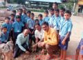 योगशिक्षकाच्या वाढदिवशी विद्यार्थ्यांनी दिला पर्यावरण संवर्धनाचा संदेश